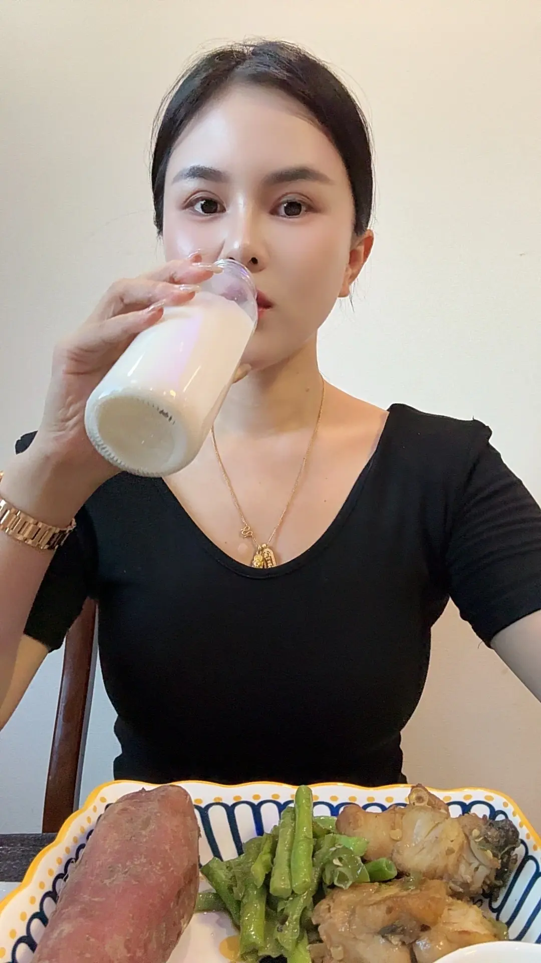 让我看看你们晚上都吃点啥！要不然我们一起打卡