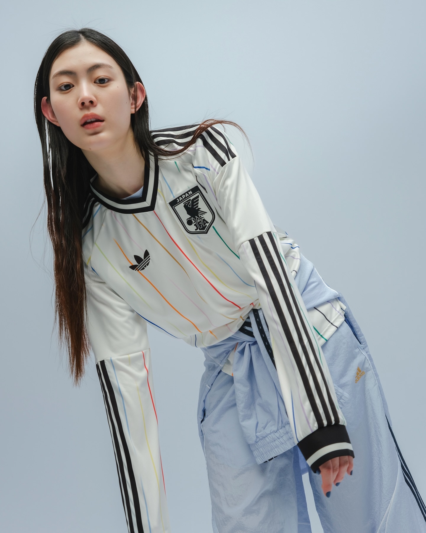 阿迪达斯正式发布日本国家队全新客场球衣。贤聊球衣球衣资讯日本足球