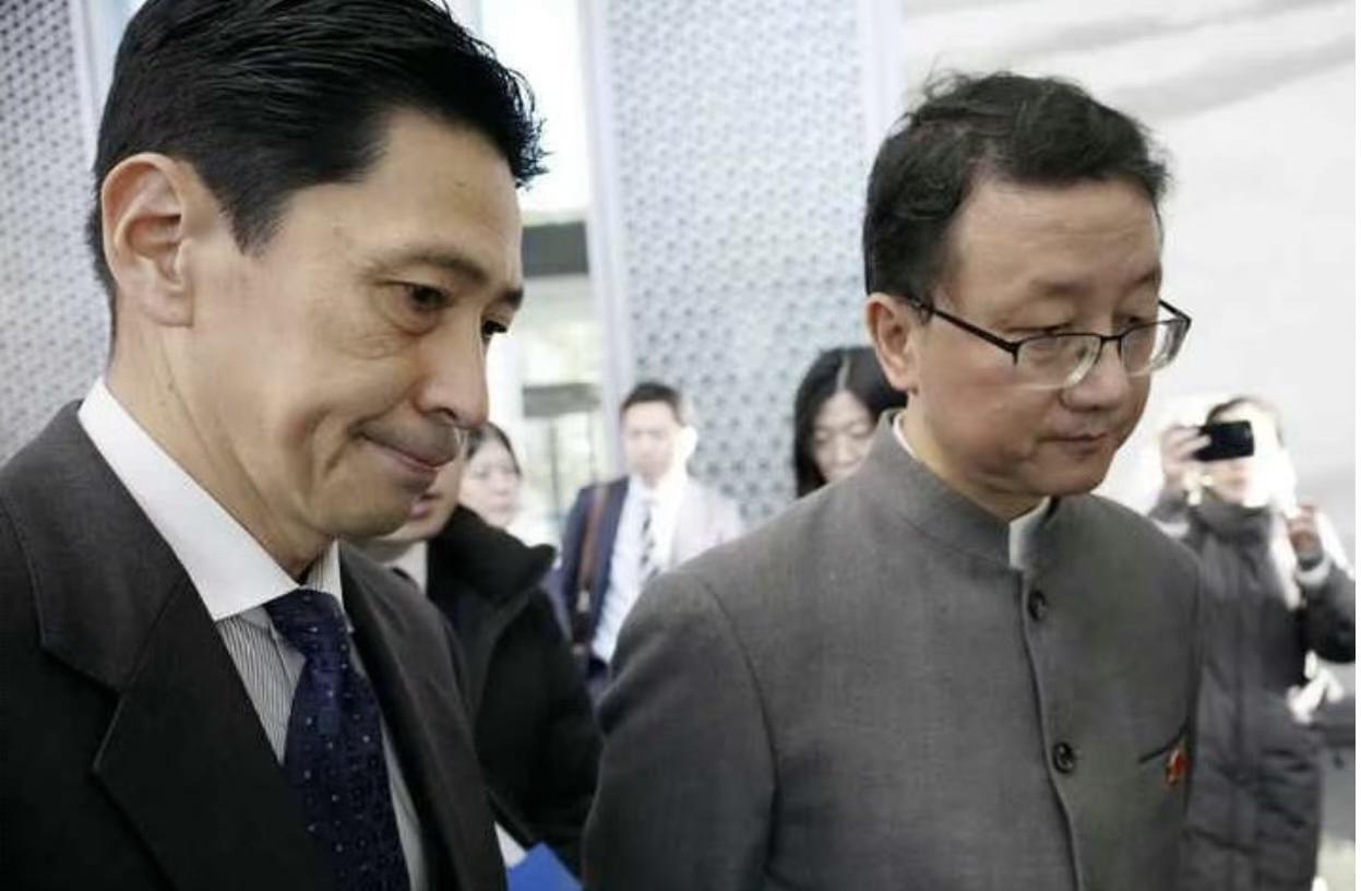 与平时跟他们打过交道的朋友聊了聊，说被日本外务省踢过来交涉的那个金井正彰，真的是