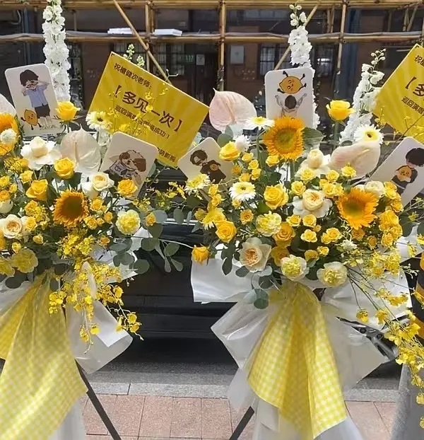 🍋这是在干嘛？和檀健次在玩什么play吗？檀健次演唱会花篮 举高高 抱大腿 搂