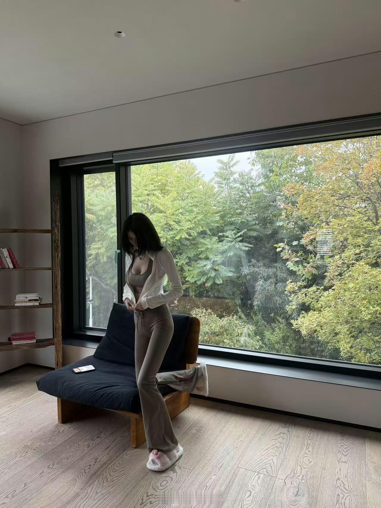 何穗这身材太好了不愧是超模，恢复太好了…… 