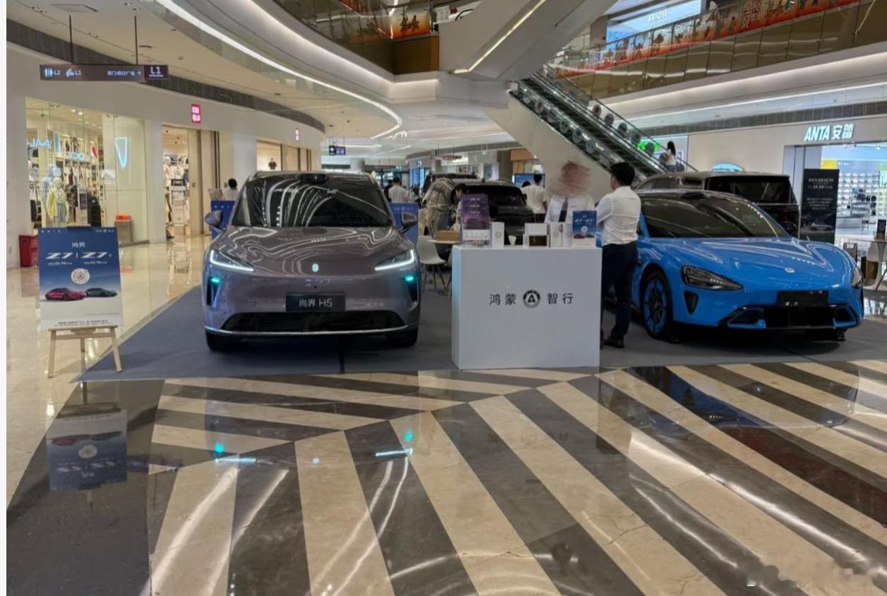 这个图片（图1）如果是真的，那就太有梗了。尚界、小米并列在一起，前面是个鸿蒙智行