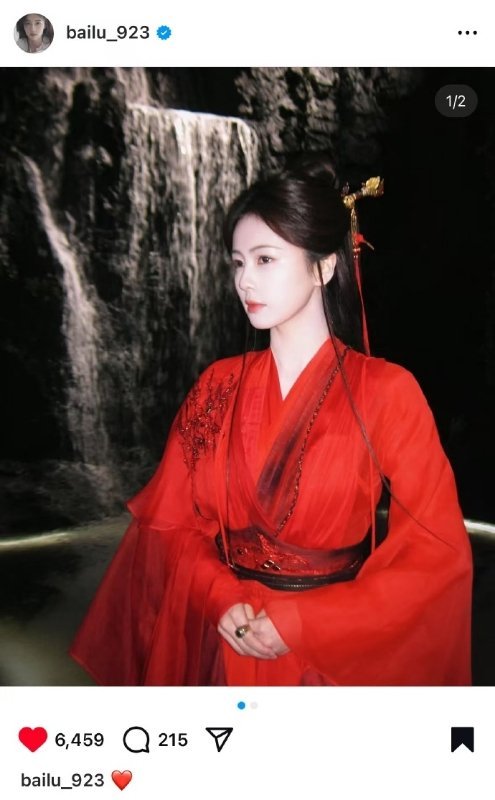 白鹿ins晒红衣白烁   白鹿ins更新红烁  白鹿ins晒红衣白烁，咱就说看得