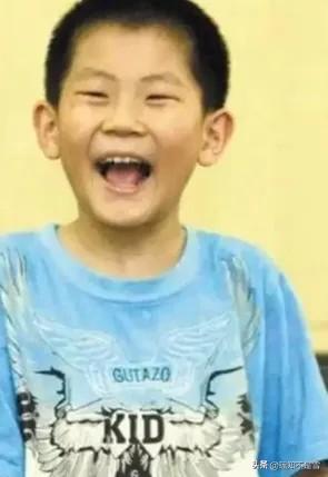 2000年，山东有一神童，短短的2天便念完小学，10岁那年参加高考，考出了566