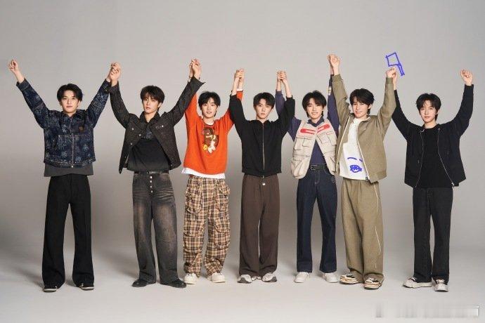 时代少年团复刻合照 时团和地坛达成七朵金花的长期认养 时代少年团发地坛树木认养声