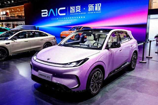 6万级纯电SUV哪个好？好看的极狐贝塔T1空间安全同样在线！