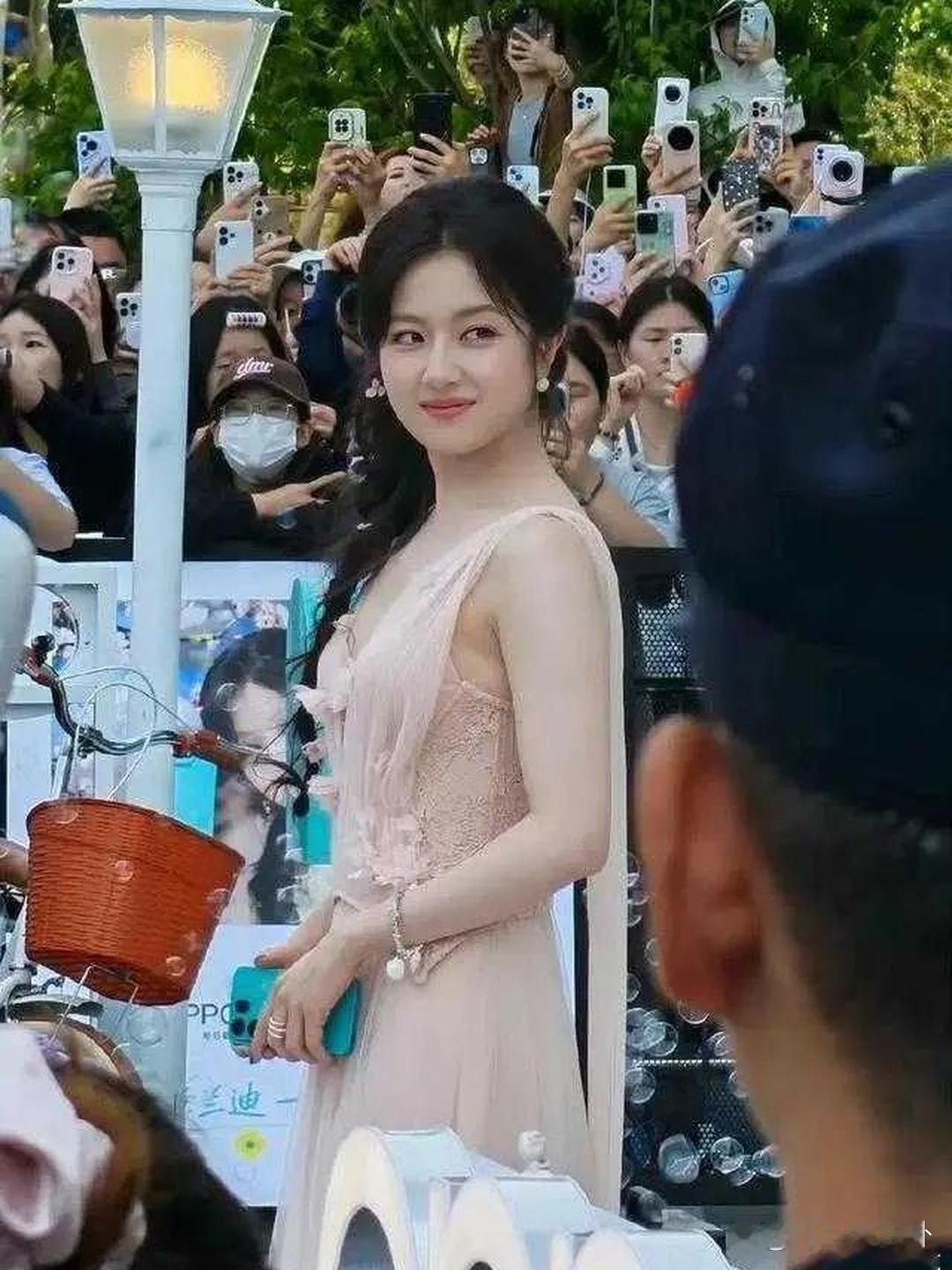 李兰迪这才是正常人的身材吧