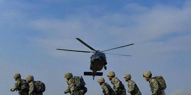 很多人总爱拿 1962 年对印自卫反击战对标俄乌冲突，疑惑中国能速战速决、打完果