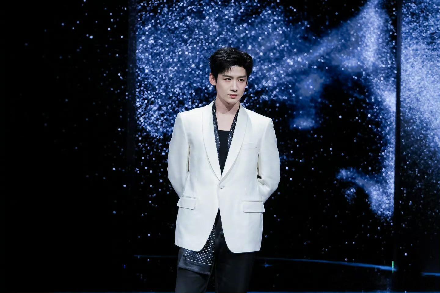 这个阵容内娱好久不见  微博之夜直接唤醒内娱 DNA✨好久没见这么热闹的群星齐聚