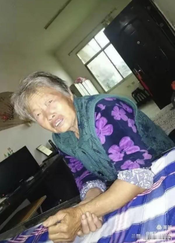 还想听娘把曲唱
赵权力
消失民谣响耳旁，
语言纯朴意味长。
诙谐幽默风趣藏，
琅