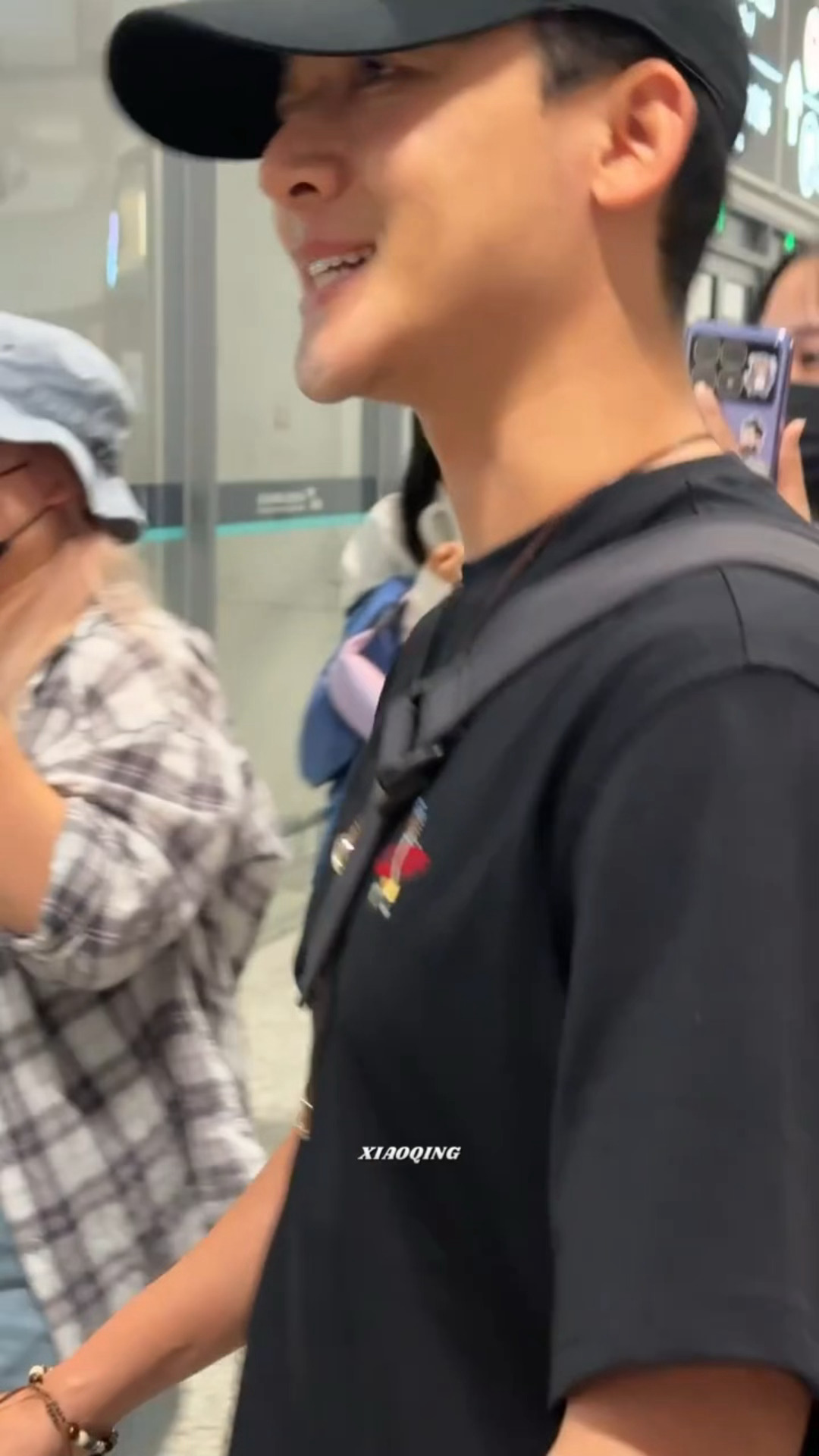 粉丝：“晚意是不是又瘦了？”🥣：“没有没有，放假不可能瘦。”粉丝：“晚意你来杭