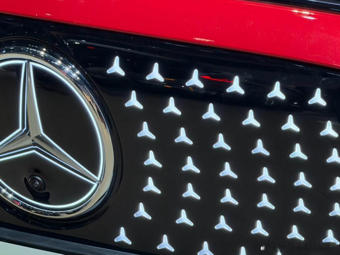 2026北京车展 奔驰展台，全新CLA 260L，跟我说他们做了4层，才让这每一