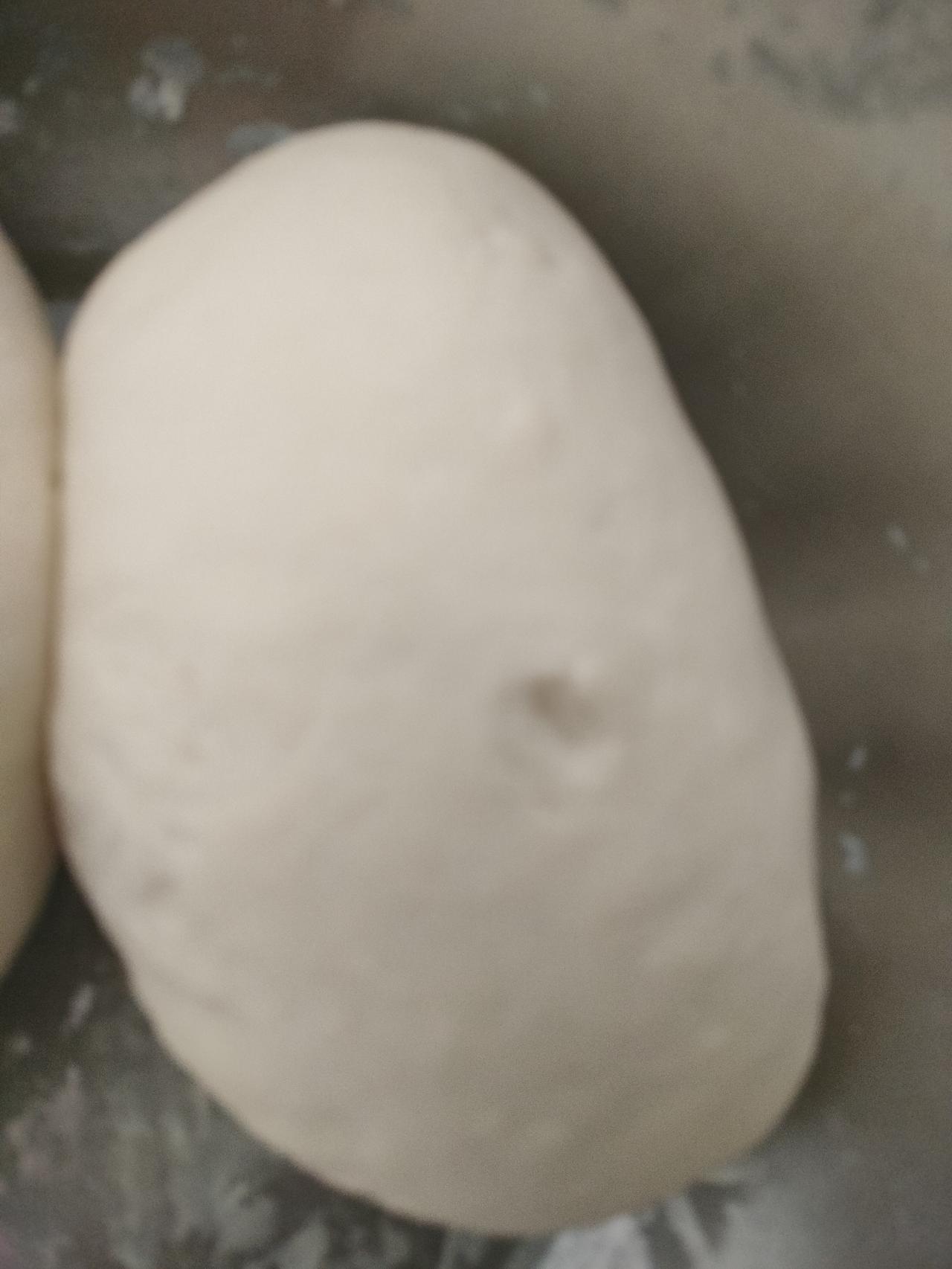 都说和面要“三光”政策，先用热水和一半面，再用凉水和一半面，然后给它混合在一起，