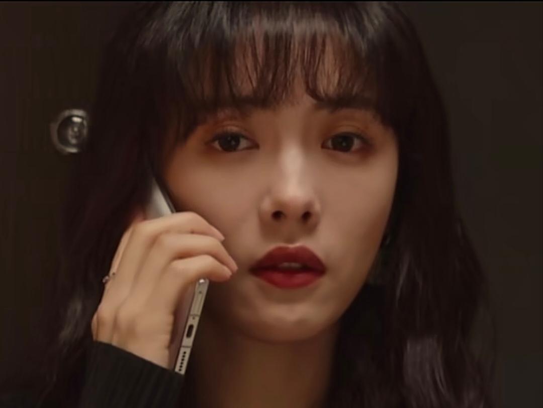 身为已婚女性，一定要守住感情的底线，看清身边异性的靠近，除了自己的老公，但凡有人