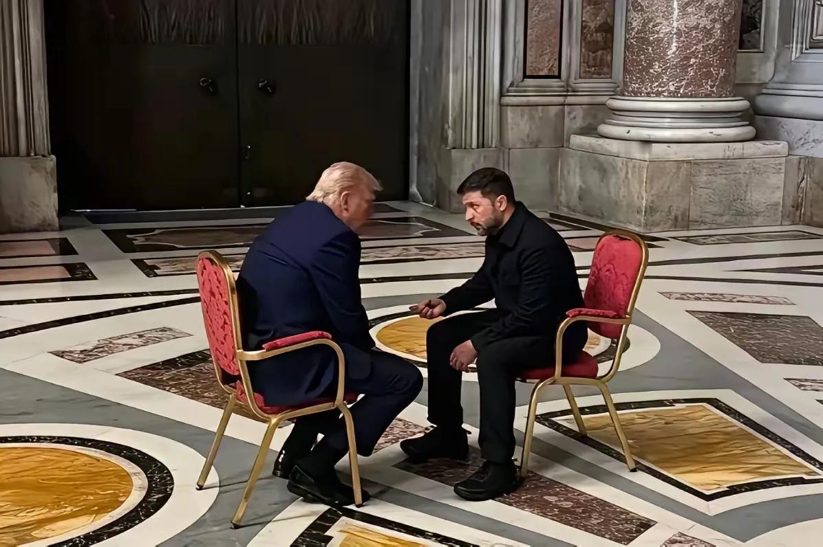 特朗普说，俄乌冲突是拜登挑拨打起来的，这是目前世界上最愚蠢的战争，除了人财两空外