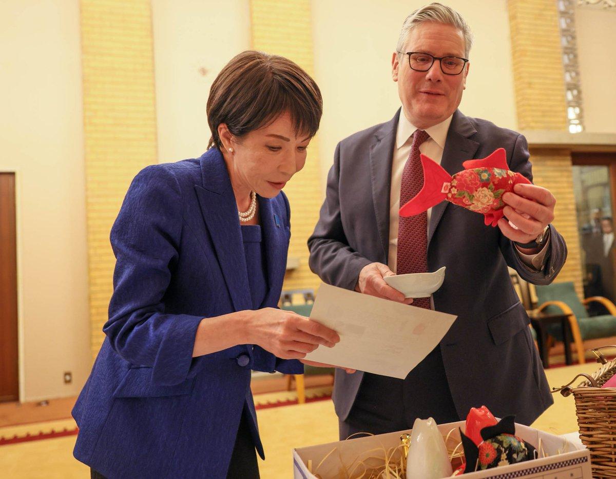 高市早苗：英国首相官邸里，从以前开始就有一只名叫“拉里”的猫担任“首席捕鼠官”。