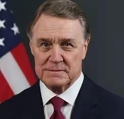 美国驻华大使说了一句话戳破了中美关系的窗户纸，他表示特朗普一直想要跟中国建立一种