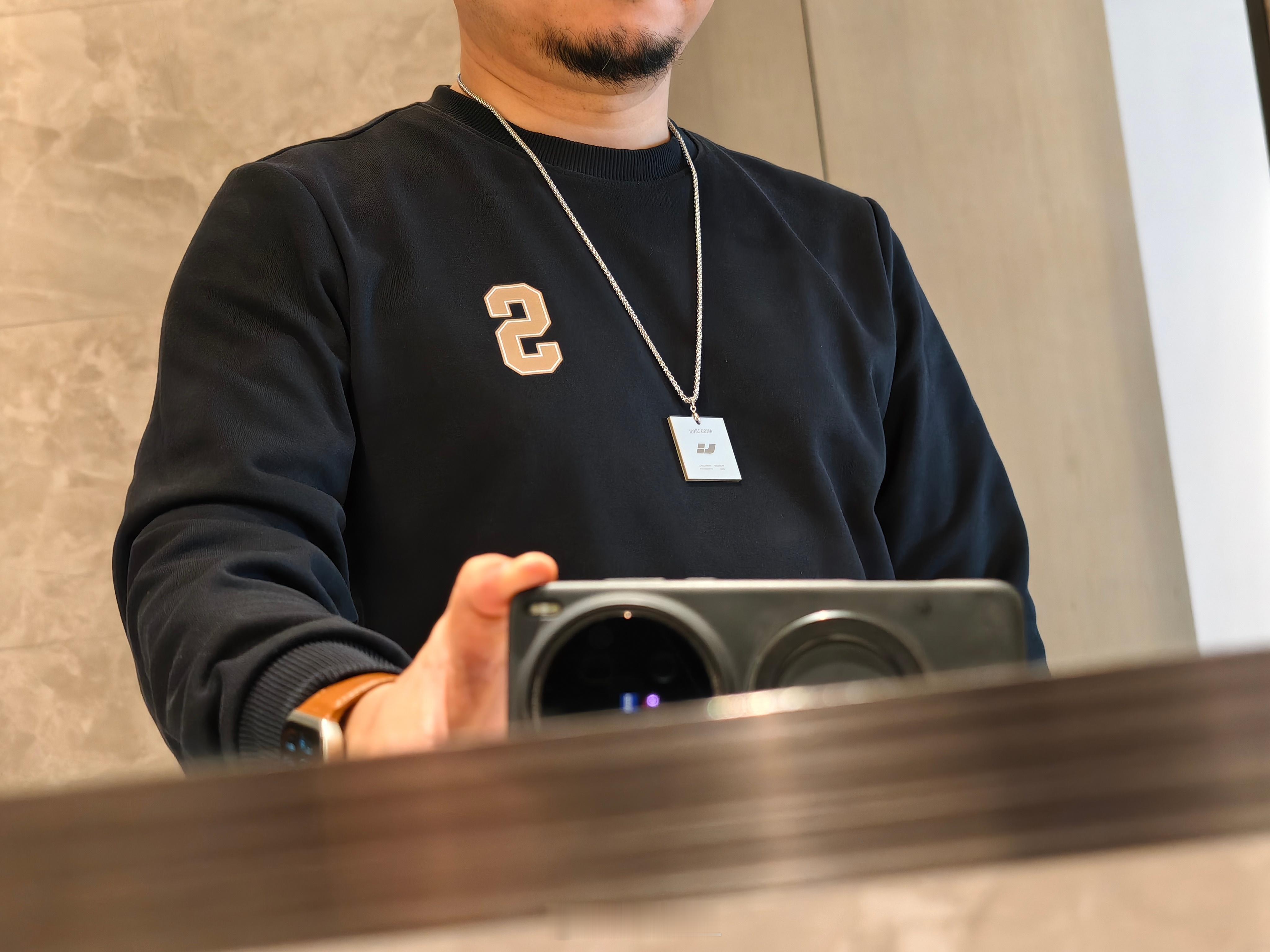 这个时尚单品不错啊。L9 Livis里里外外都看完了，模拟器开车也开过了，巨牛逼