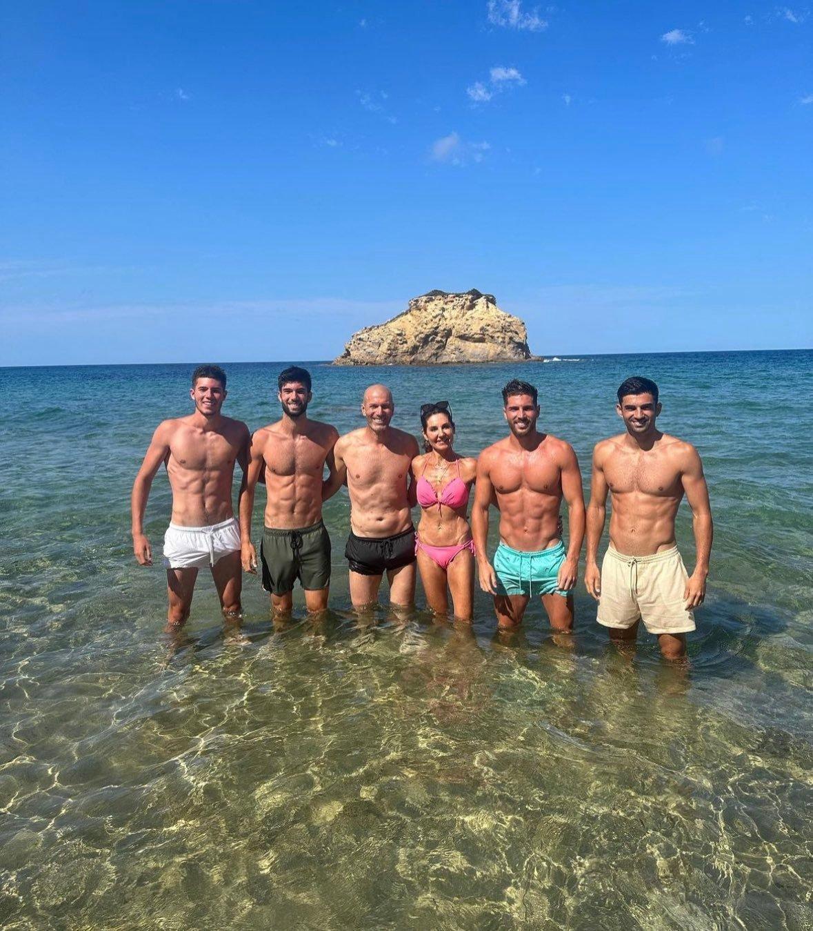 马特拉齐，有胆来和齐达内偶遇吗？[捂脸][捂脸][捂脸]估计借你俩胆，也不来了，