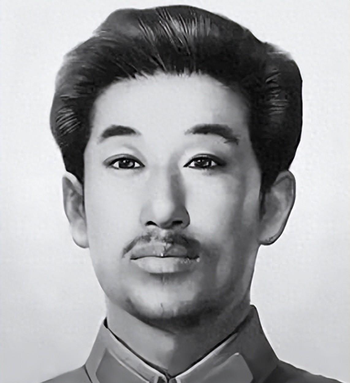 背后一枪。腰穿了，胯下窜出血来。开枪的人，是他自己收下的兵。1942年2月12日