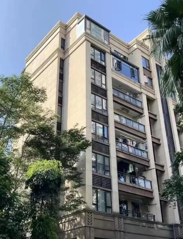 “吃相太难看了！” 广东深圳，一男子2024年把房子挂在中介卖，最终成交价672