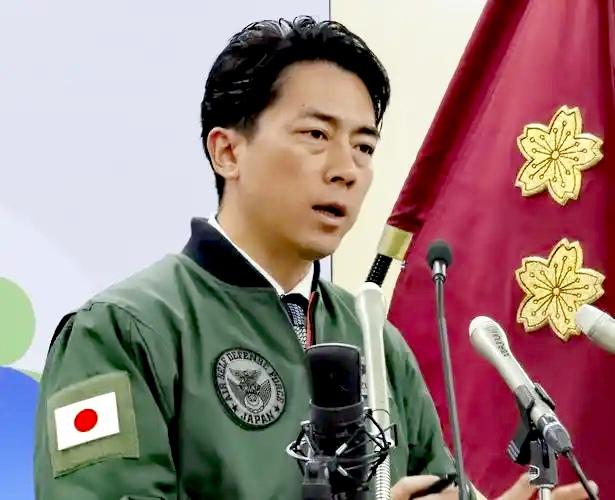 这小子真是“青出于蓝胜于蓝”，比他老子狠劲！

日前，日本防卫大臣小泉进次郎于2