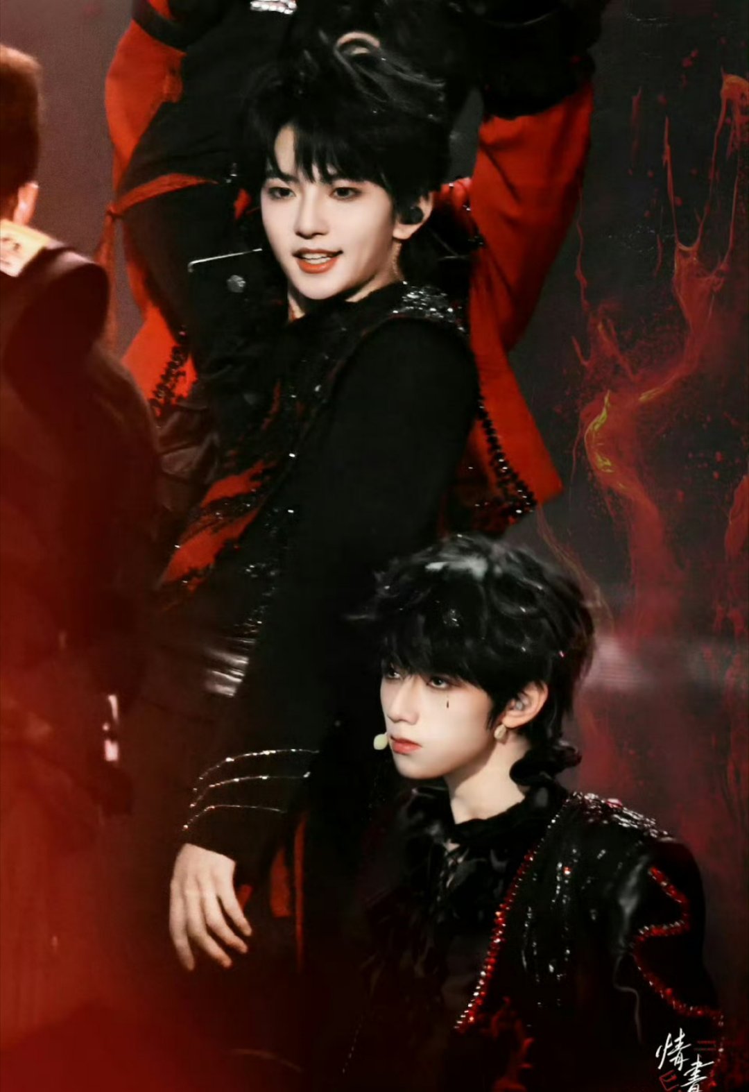 橹穆双人舞台官摄破2000万，王橹杰白衣纯纯圣洁天使，穆祉丞黑衣幻视邪魅魔鬼👿