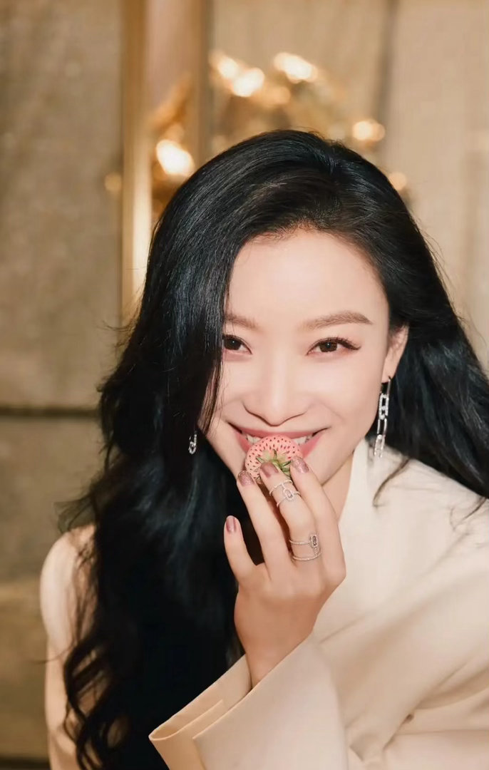 倪妮摇来了影帝影后视帝视后 《隐身的名字》任小名考上大学剧情更有看点！倪妮亲友团