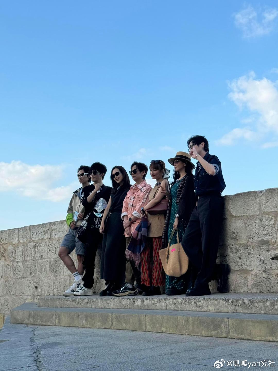 #疑似真花少6录制中#哈哈我们明侦有属于自己的花儿与少年了，谁能想到我们老张还是