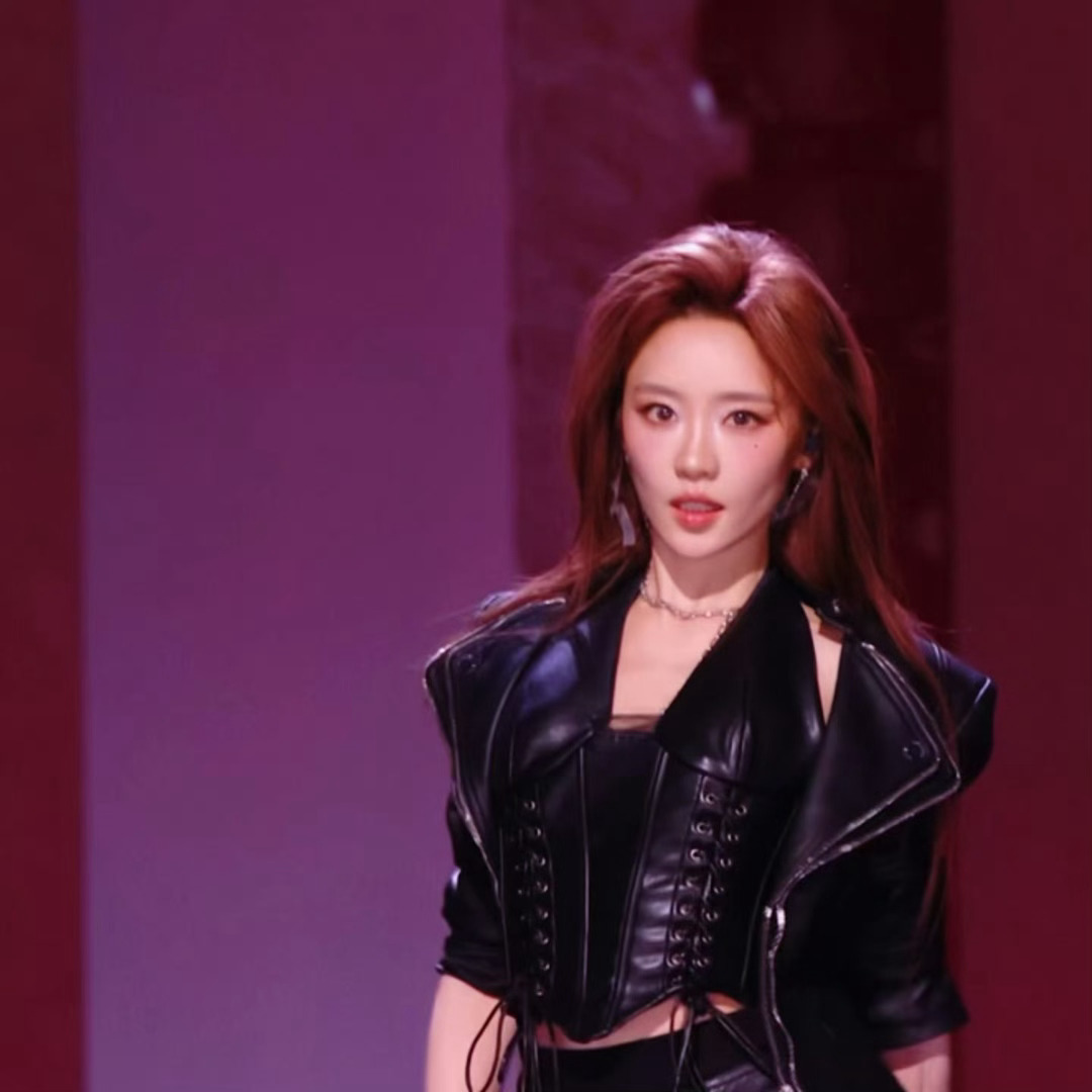 萧蔷李小冉张月乘风初舞台前三萧蔷李小冉张月初舞台前三李小冉安崎 票数张月应该第一