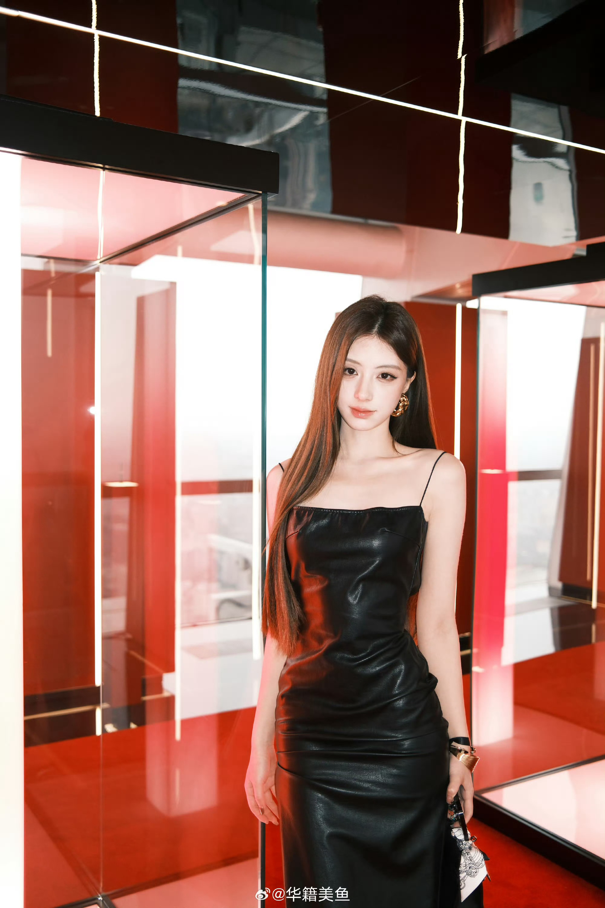 华籍美鱼Aoki分手华籍美鱼居然是拉拉，长得好漂亮气质绝了，和王楚然同框合照过，