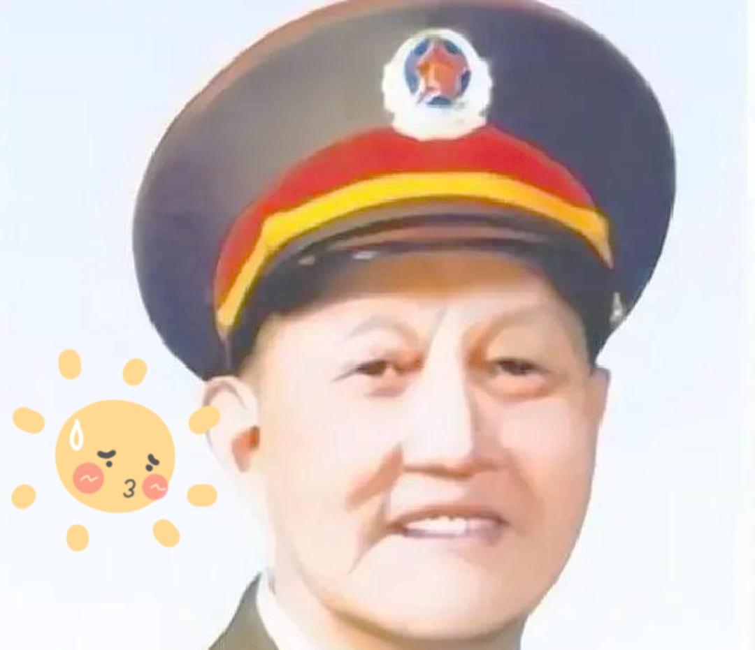 1936年，洪学智看上了女兵张文，张文却嫌弃他满脸麻子，就在这时，张文的二哥说了