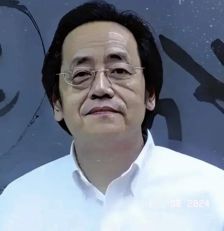 对于泡脚，中医大师们有不一样的观点。倪海厦老师认为，寒极生热。他主张用流动的自来