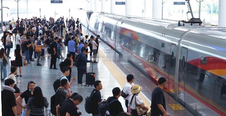 端午假期最后一天 福州车站迎返程客流高峰 预计发送旅客超过16万人次 过去3天，