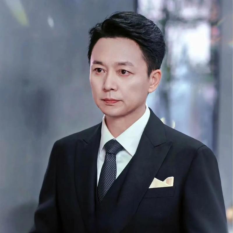 演员刘奕君说：“在拍《琅琊榜》的时候，他们告诉我，男一号是胡歌，我当时知道他，但