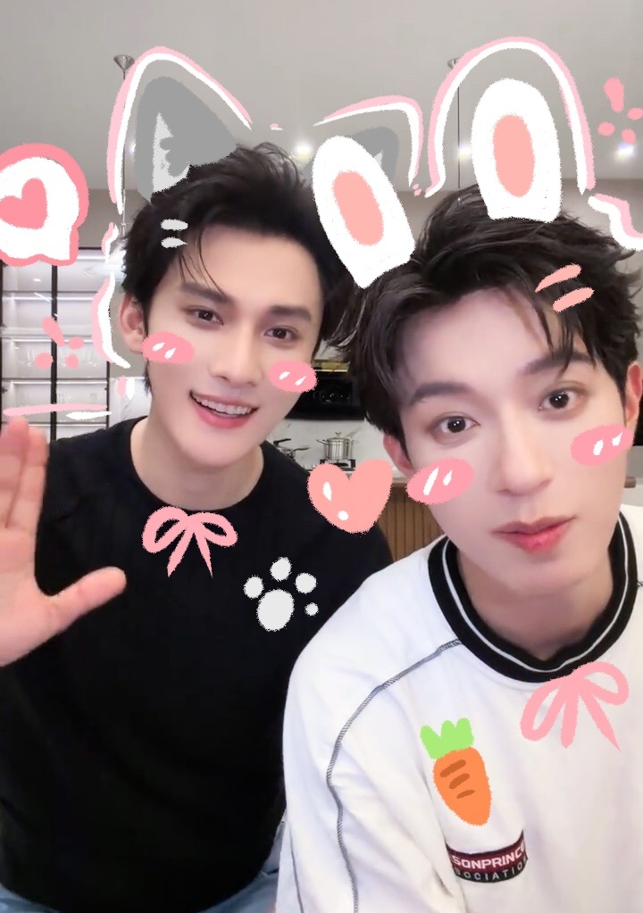 爸爸妈妈就这样给我打视频🥺 