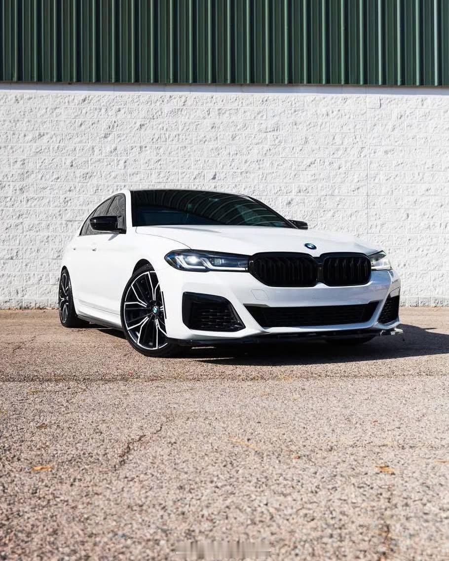 朴实无华低调8缸标轴四门轿车G30 宝马M550i xDrive  [doge]
