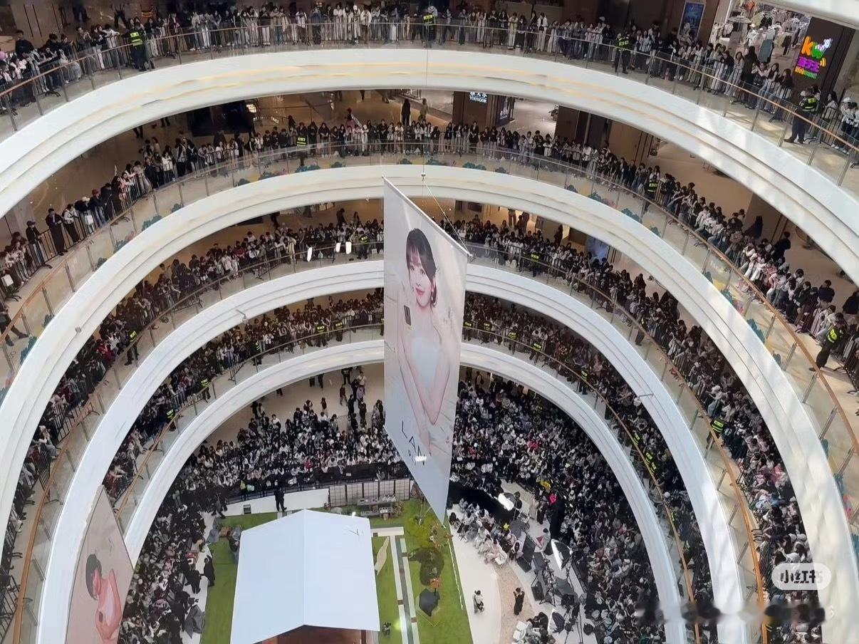 好震撼 这就是爆剧女主的人气 