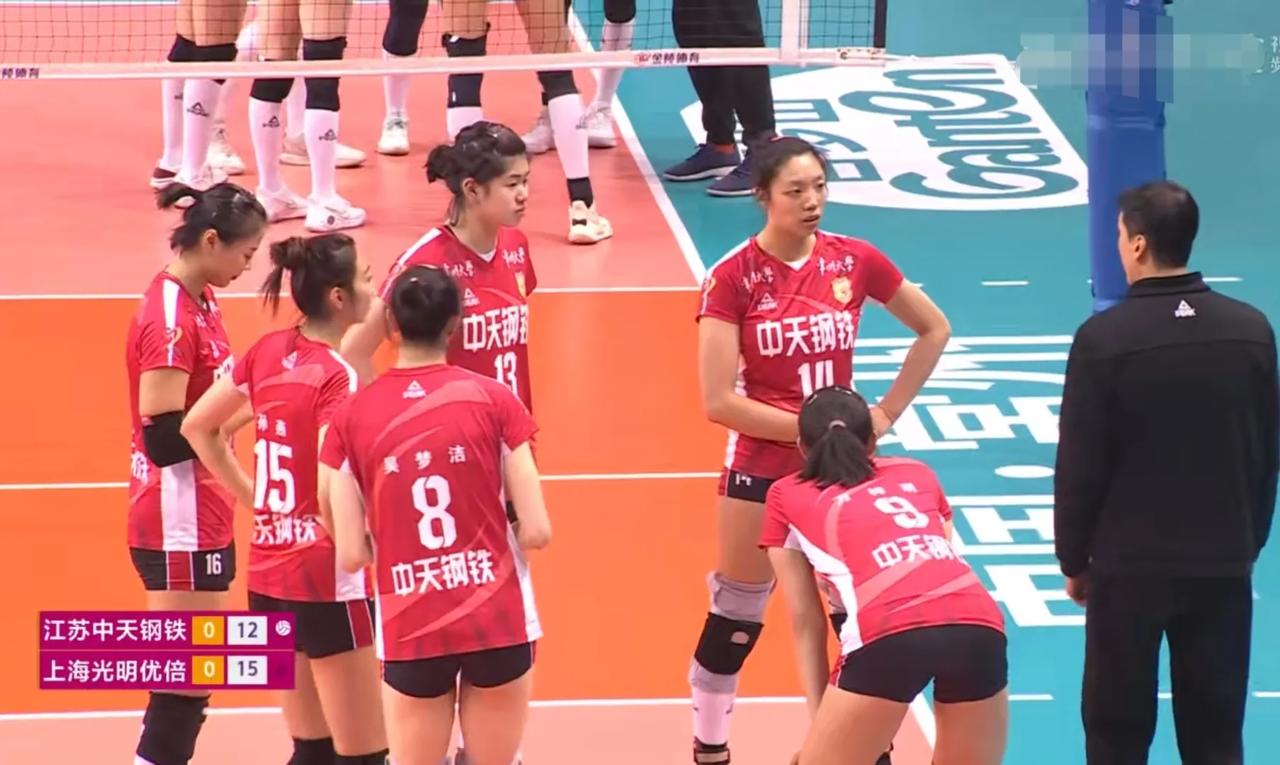 [捂脸]江苏女排一传问题依然严重，首局13-25上海女排！
女排联赛第十四轮，一