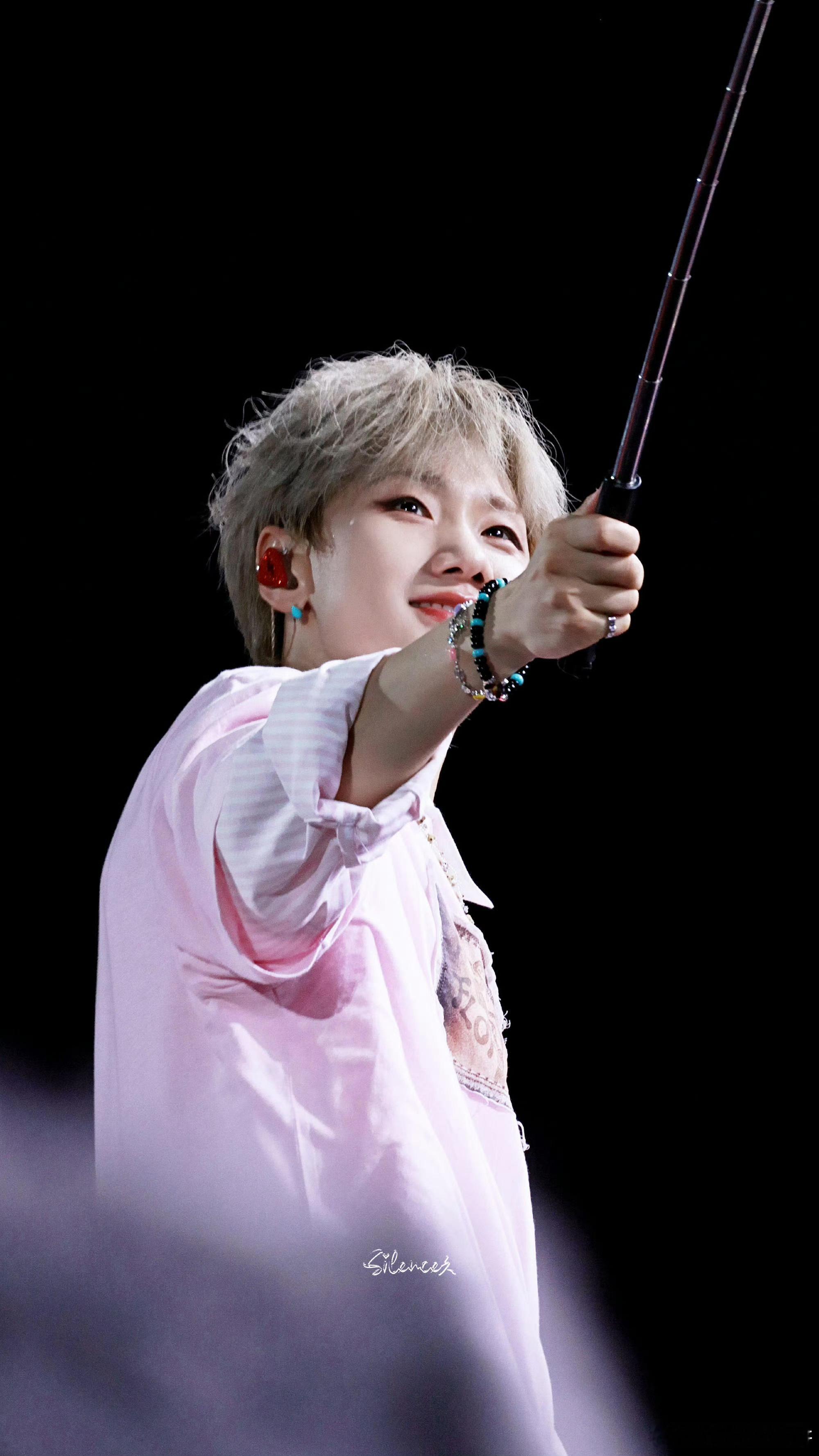 汪苏泷萌力觉醒完整版首唱 花车上的汪苏泷宛如萌力使者，《萌力觉醒》的旋律一响起，