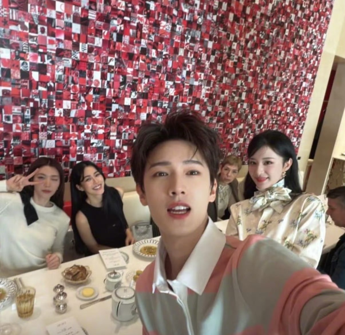 李昀锐王楚然LingOrm吃下午茶路透 