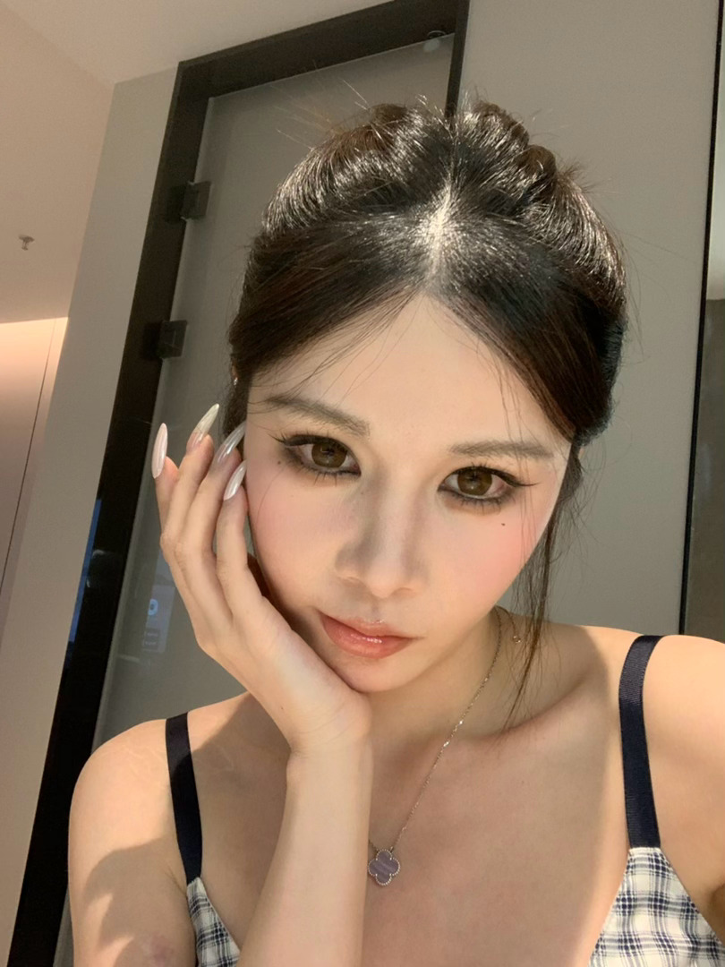 最适合烟熏妆的假睫毛出现了，假睫毛有贵的也有便宜的，这种十多块钱能用10次的就很