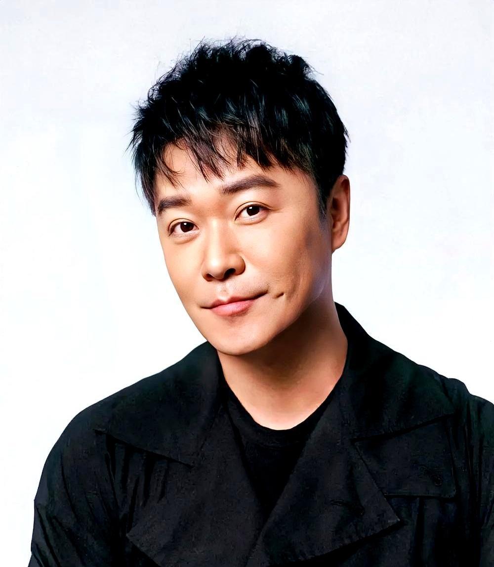 几十亿春节档真金白银砸在桌上，陈思诚连眼皮都没抬。当所有人都在为沈腾狂揽三十多亿