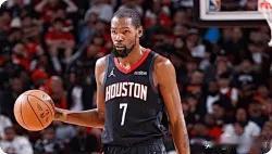 火箭队为杜兰特打造的锋线阵容过于奢侈:

阿门汤普森，身高201，22岁，首发组