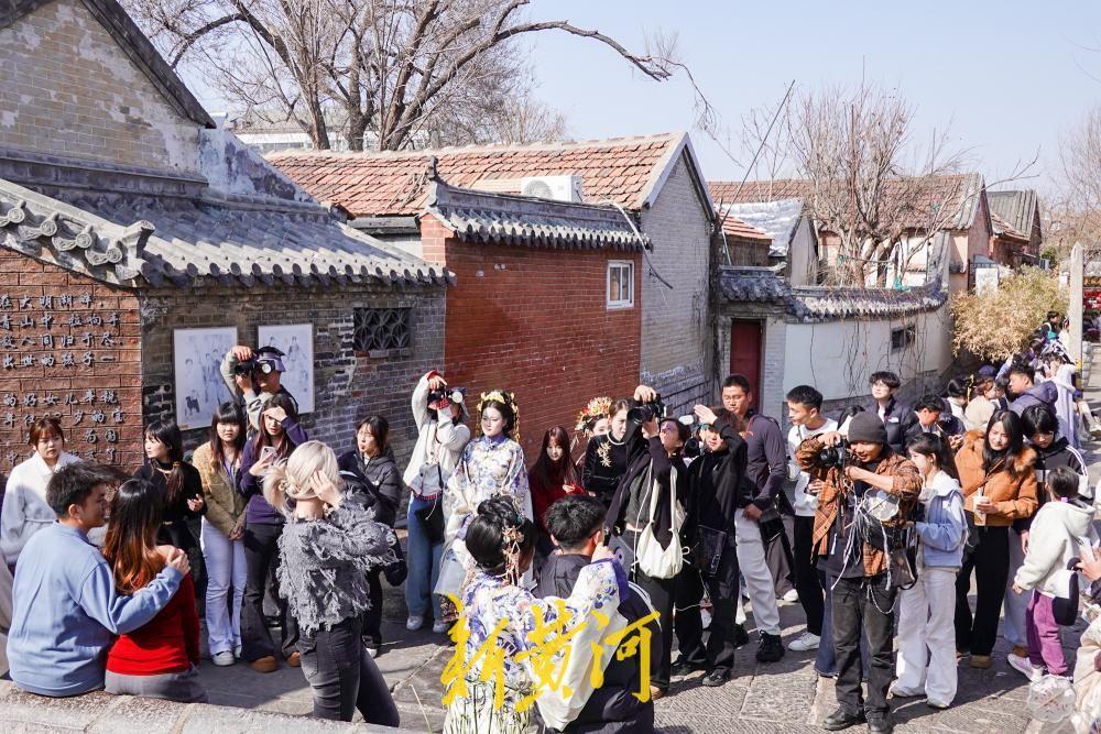 节后旅游热度不减，济南老城观景游持续“吸睛”！2月25日，虽然春节假期已经结束，