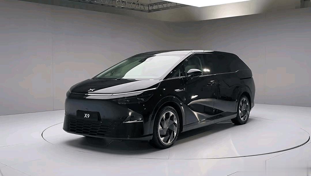 #enzo碎钞机##大v聊车# 【小鹏第一款MPV X9开启预售，看好它挑战理想