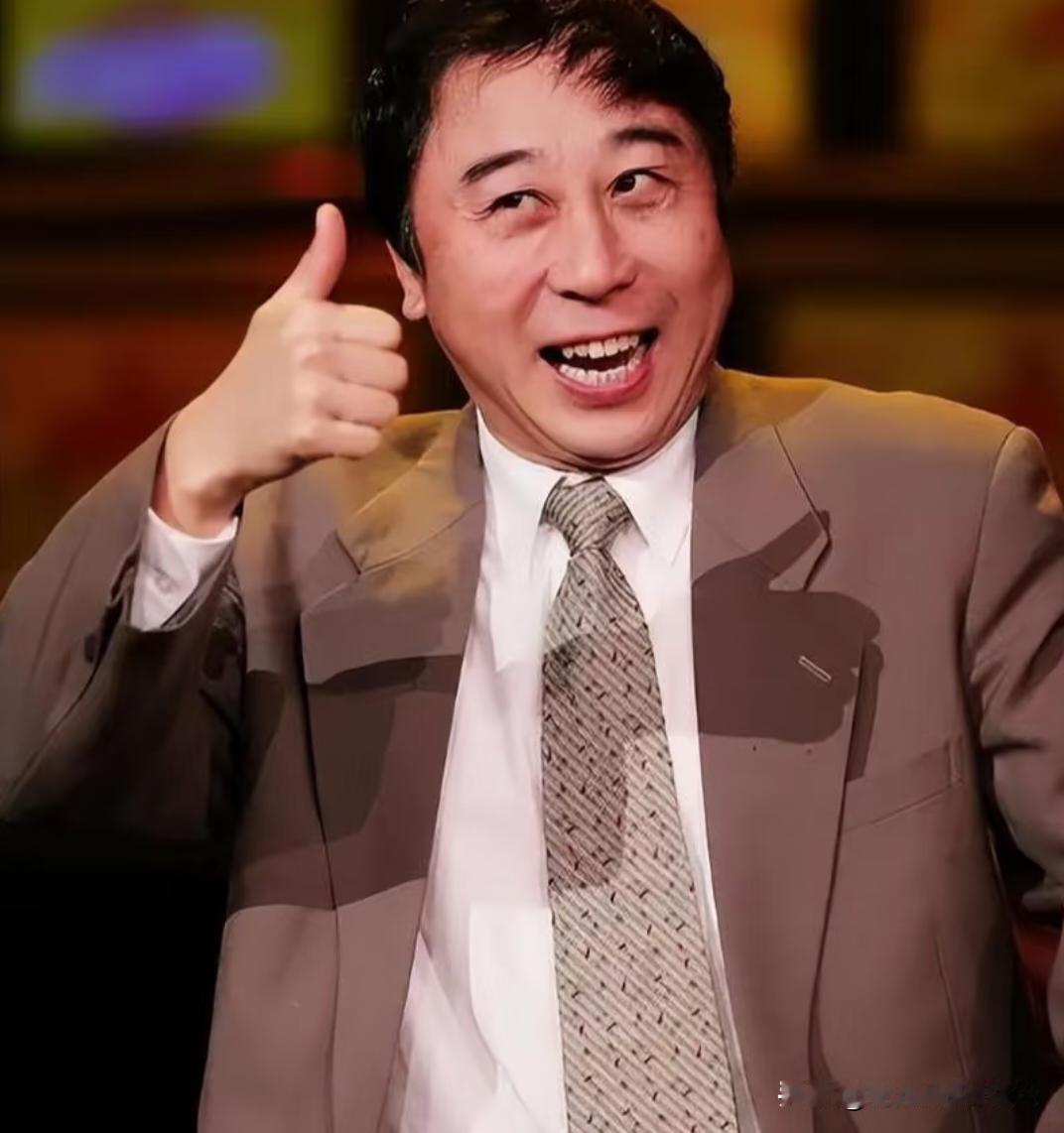 冯巩红了40年，背后的女人艾慧藏着大智慧
提到冯巩，大家立马会想到春晚舞台上那句