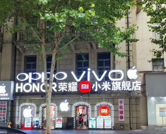 遇到这种门店，就算手机没坏，也得进去看看[笑cry] ​​​
