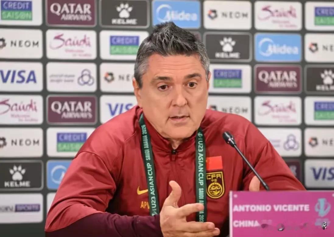 人间清醒！亚洲杯中国队VS日本队，赛前发布会主帅安东尼奥句句心里话：
1. 我们