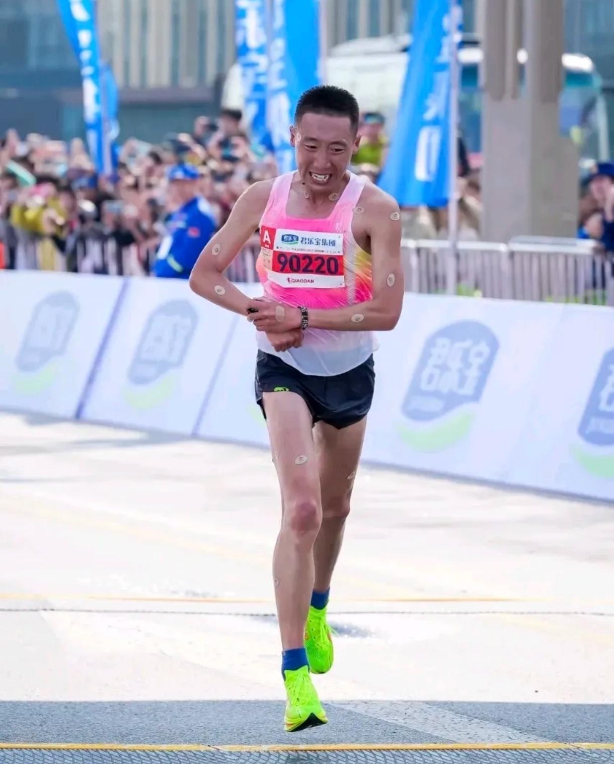 跑龄仅5年，全马就跑到213！草根大神房博凭什么逆袭？普通跑者能学到什么？
 